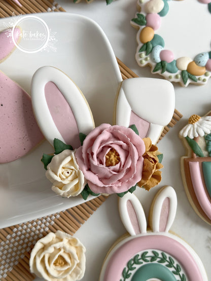 Emporte-pièce en forme de couronne de fleurs avec oreilles de lapin