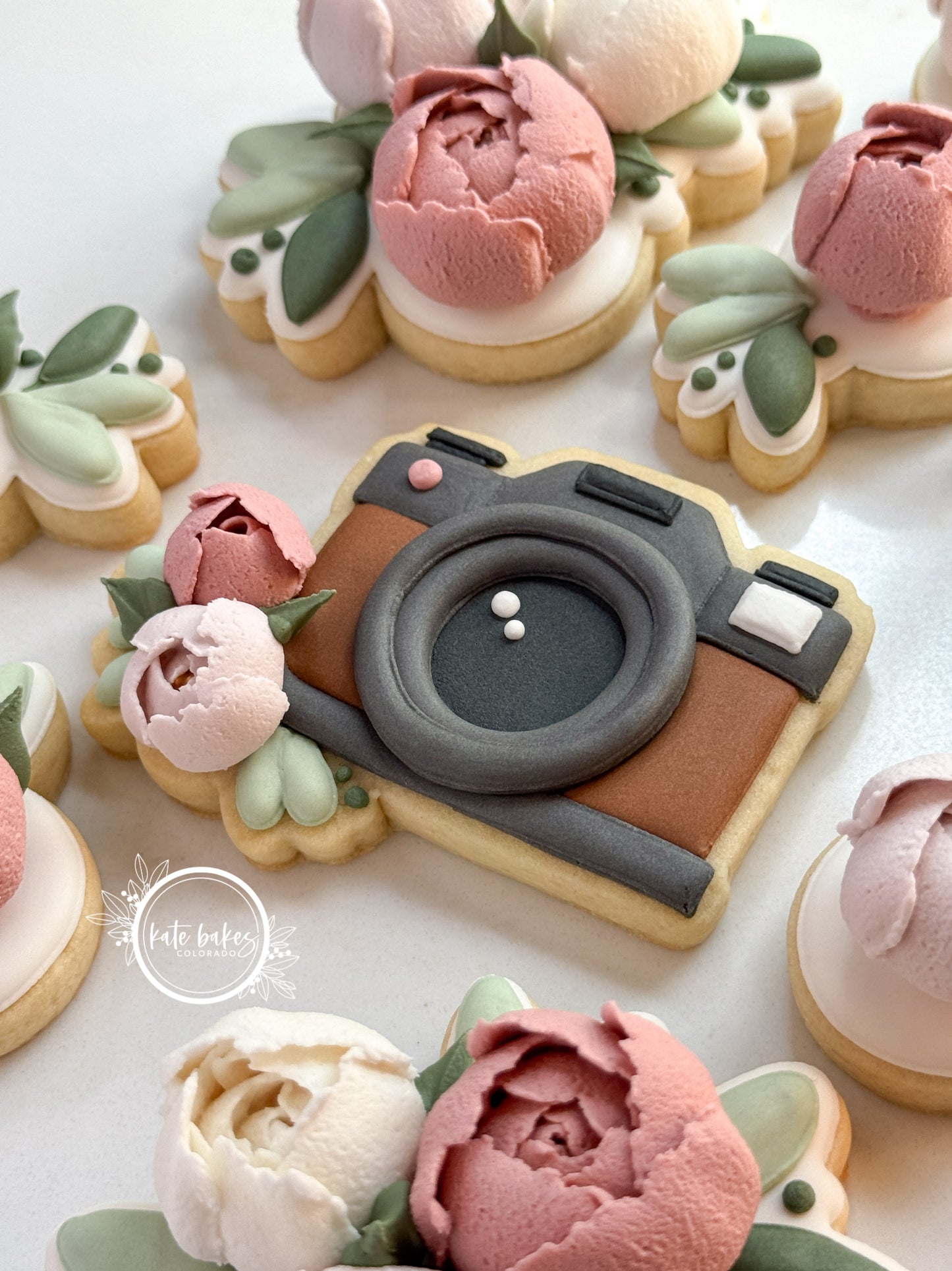 Cortador de galletas con 3 racimos de flores