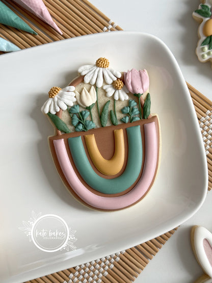 Cortador de galletas de canasta arcoíris con flores