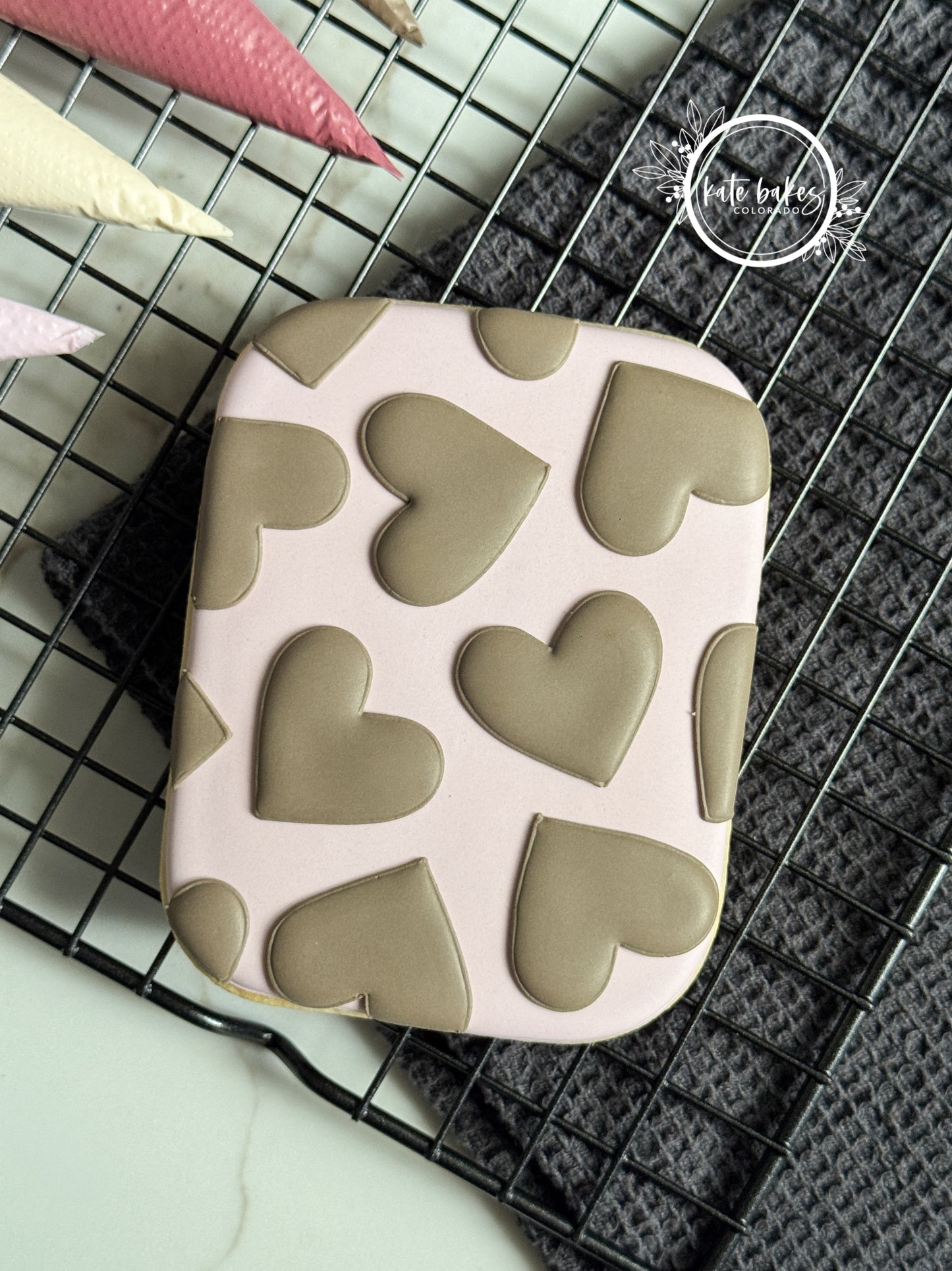 Ours avec modèle de couronne de fleurs tropicales + feuille de transfert