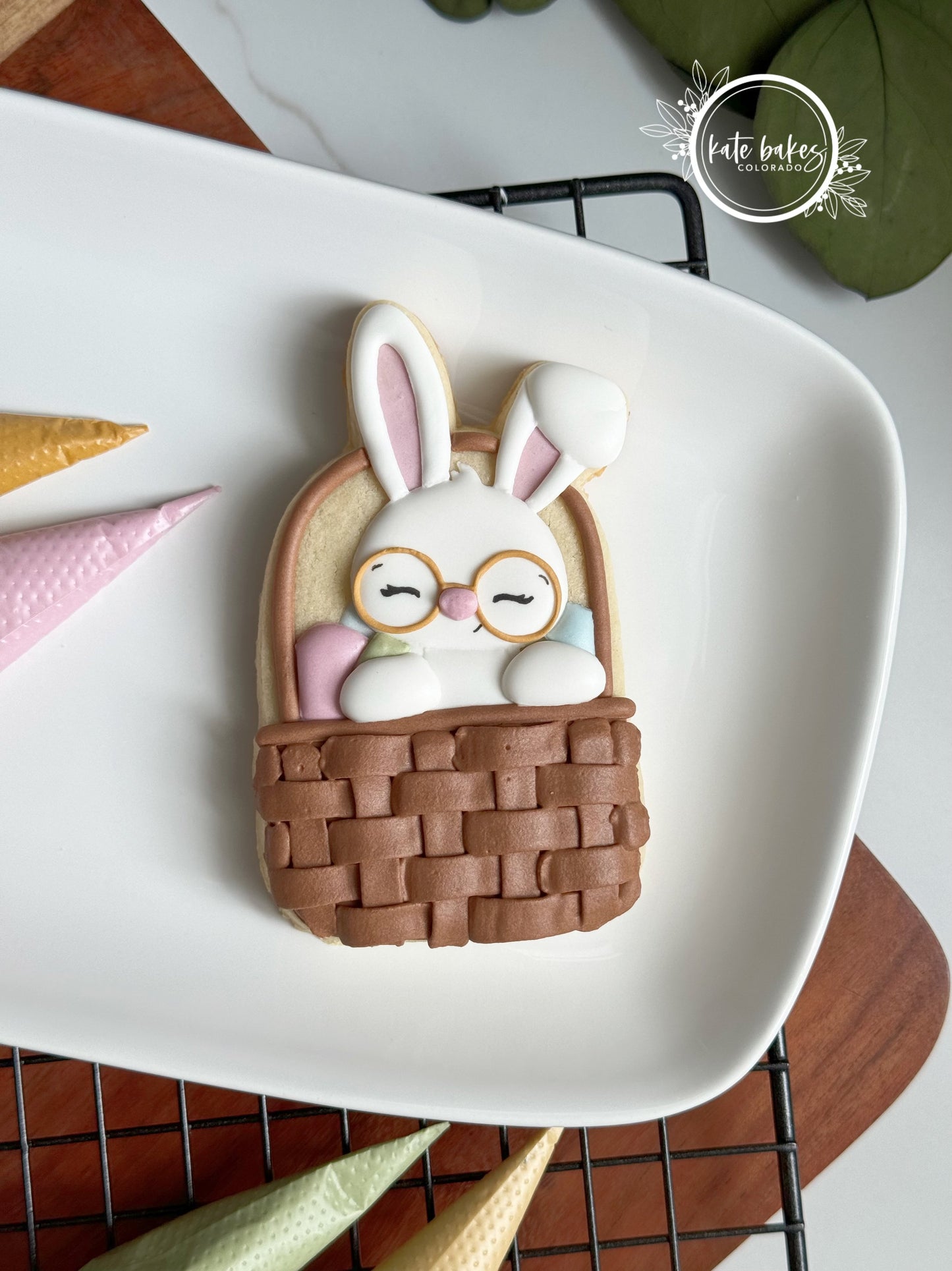 Cortador de galletas de canasta de Pascua con conejito