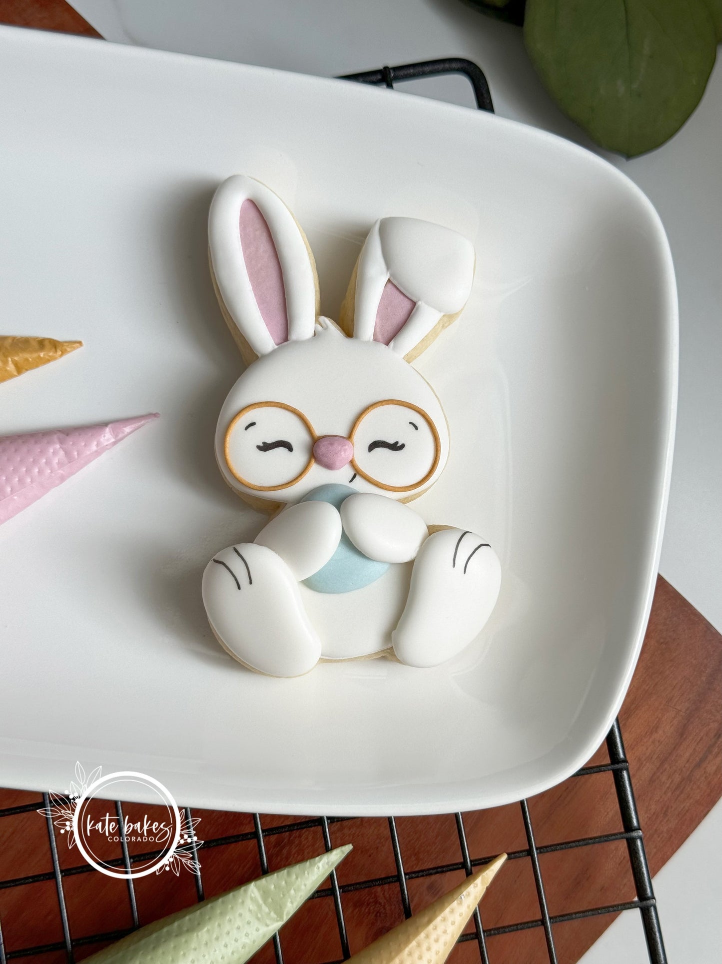 Sitting Bunny with Egg Cookie Cutter